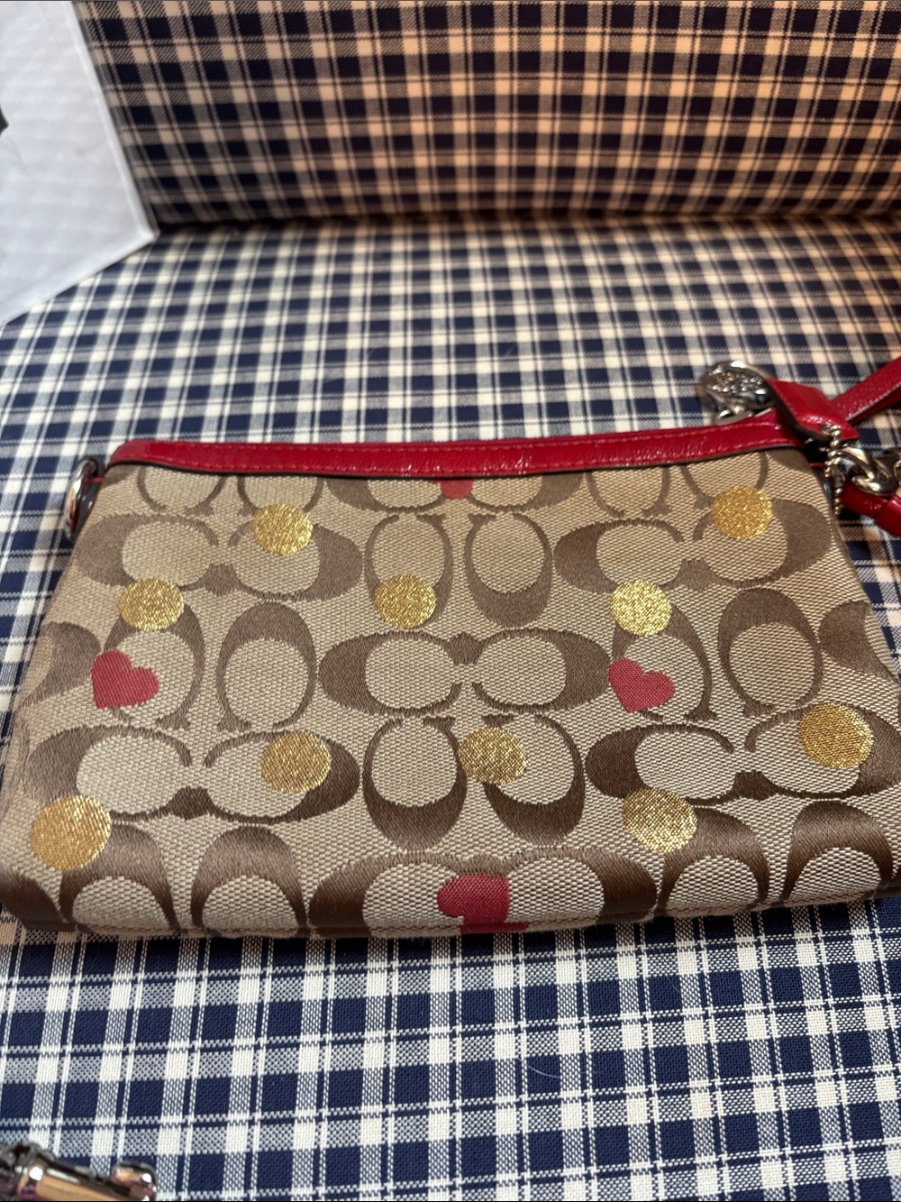 Coach, secret admirer Signature Canvas large Wristlet in Red, limited edition - Picture 4 of 10